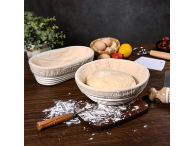 लाइनर के साथ गोल रोटी बैनेटन टोकरी